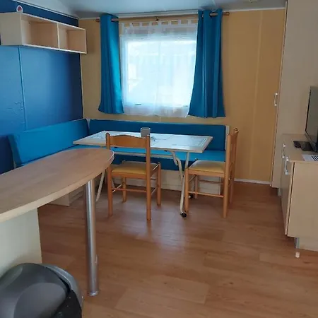 Bungalow De 2 Chambres A Meschers Sur Gironde Avec Terrasse Amenagee Holiday home Meschers-sur-Gironde