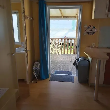 Bungalow De 2 Chambres A Meschers Sur Gironde Avec Terrasse Amenagee *