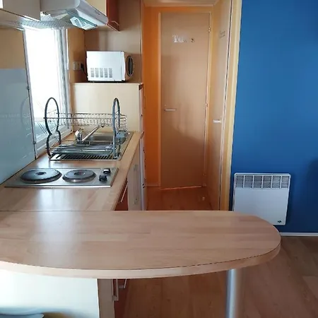 Bungalow De 2 Chambres A Meschers Sur Gironde Avec Terrasse Amenagee Holiday home