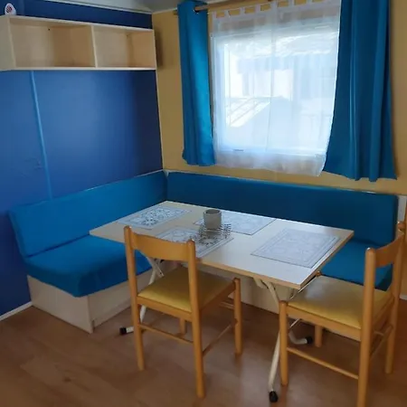 Bungalow De 2 Chambres A Meschers Sur Gironde Avec Terrasse Amenagee *