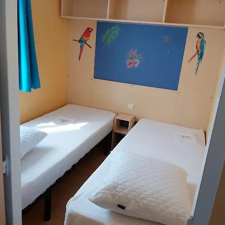 Bungalow De 2 Chambres A Meschers Sur Gironde Avec Terrasse Amenagee Holiday home Meschers-sur-Gironde