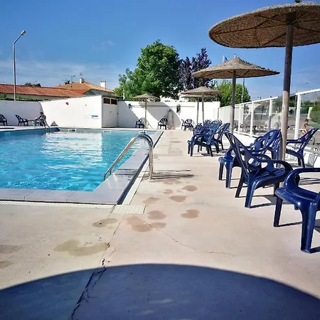 Bungalow De 2 Chambres A Meschers Sur Gironde Avec Terrasse Amenagee Holiday home *
