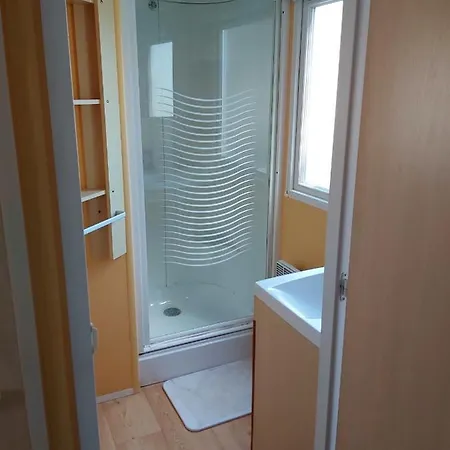 Bungalow De 2 Chambres A Meschers Sur Gironde Avec Terrasse Amenagee Holiday home *